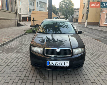 Черный Шкода Фабия, объемом двигателя 1.4 л и пробегом 270 тыс. км за 3950 $, фото 5 на Automoto.ua