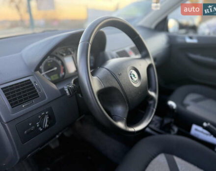 Черный Шкода Фабия, объемом двигателя 1.4 л и пробегом 200 тыс. км за 4999 $, фото 13 на Automoto.ua