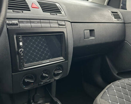 Черный Шкода Фабия, объемом двигателя 1.39 л и пробегом 226 тыс. км за 3900 $, фото 10 на Automoto.ua