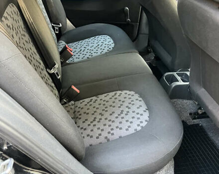 Черный Шкода Фабия, объемом двигателя 1.4 л и пробегом 270 тыс. км за 3950 $, фото 16 на Automoto.ua