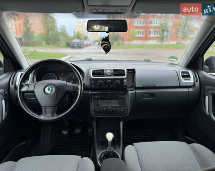 Черный Шкода Фабия, объемом двигателя 1.6 л и пробегом 238 тыс. км за 6800 $, фото 9 на Automoto.ua