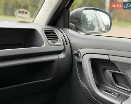 Черный Шкода Фабия, объемом двигателя 1.2 л и пробегом 225 тыс. км за 3250 $, фото 50 на Automoto.ua