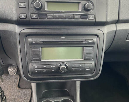 Черный Шкода Фабия, объемом двигателя 1.39 л и пробегом 210 тыс. км за 5800 $, фото 10 на Automoto.ua
