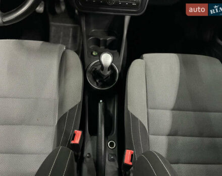 Чорний Шкода Фабія, об'ємом двигуна 1.6 л та пробігом 260 тис. км за 5950 $, фото 15 на Automoto.ua