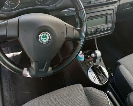 Черный Шкода Фабия, объемом двигателя 1.6 л и пробегом 171 тыс. км за 6900 $, фото 5 на Automoto.ua