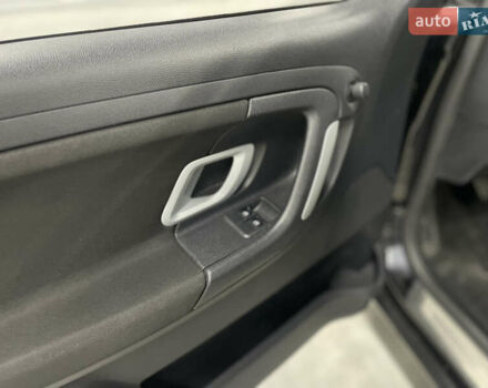 Чорний Шкода Фабія, об'ємом двигуна 1.6 л та пробігом 260 тис. км за 5950 $, фото 11 на Automoto.ua