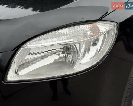 Черный Шкода Фабия, объемом двигателя 1.2 л и пробегом 225 тыс. км за 3250 $, фото 6 на Automoto.ua