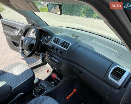 Черный Шкода Фабия, объемом двигателя 1.6 л и пробегом 230 тыс. км за 5499 $, фото 10 на Automoto.ua