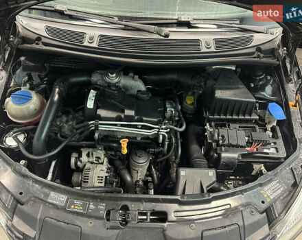 Черный Шкода Фабия, объемом двигателя 1.42 л и пробегом 206 тыс. км за 3600 $, фото 11 на Automoto.ua