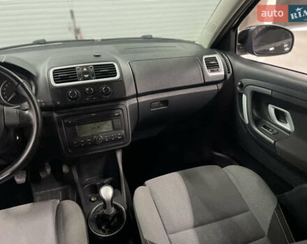 Черный Шкода Фабия, объемом двигателя 1.6 л и пробегом 260 тыс. км за 5950 $, фото 23 на Automoto.ua