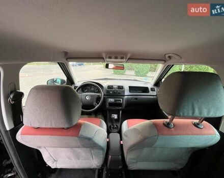 Черный Шкода Фабия, объемом двигателя 1.4 л и пробегом 280 тыс. км за 5100 $, фото 9 на Automoto.ua