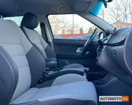 Черный Шкода Фабия, объемом двигателя 1.4 л и пробегом 190 тыс. км за 5400 $, фото 19 на Automoto.ua