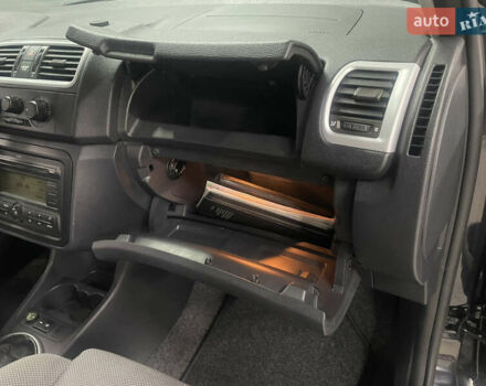 Чорний Шкода Фабія, об'ємом двигуна 1.6 л та пробігом 260 тис. км за 5950 $, фото 18 на Automoto.ua