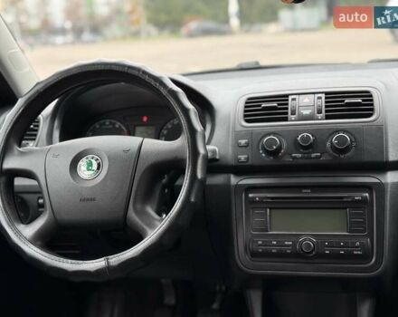 Черный Шкода Фабия, объемом двигателя 1.2 л и пробегом 225 тыс. км за 3250 $, фото 48 на Automoto.ua