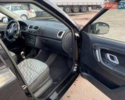 Черный Шкода Фабия, объемом двигателя 0 л и пробегом 202 тыс. км за 5200 $, фото 2 на Automoto.ua