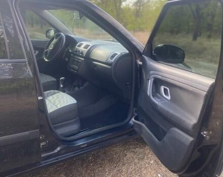 Черный Шкода Фабия, объемом двигателя 1.2 л и пробегом 250 тыс. км за 4400 $, фото 5 на Automoto.ua