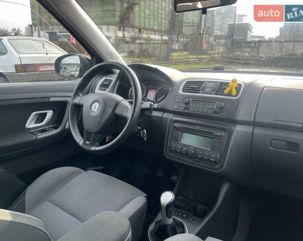 Черный Шкода Фабия, объемом двигателя 1.6 л и пробегом 169 тыс. км за 6350 $, фото 49 на Automoto.ua