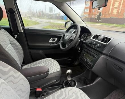 Черный Шкода Фабия, объемом двигателя 1.6 л и пробегом 195 тыс. км за 6500 $, фото 16 на Automoto.ua