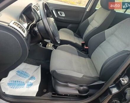 Черный Шкода Фабия, объемом двигателя 1.4 л и пробегом 219 тыс. км за 5999 $, фото 2 на Automoto.ua