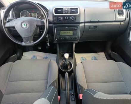 Черный Шкода Фабия, объемом двигателя 1.4 л и пробегом 219 тыс. км за 5999 $, фото 16 на Automoto.ua