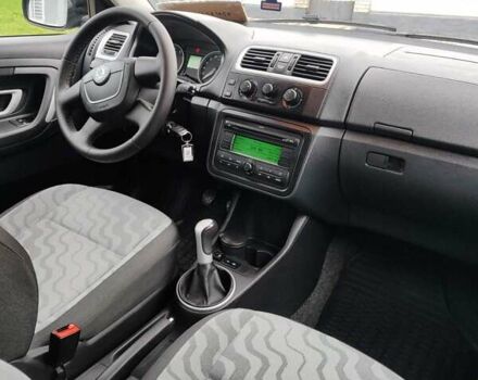 Черный Шкода Фабия, объемом двигателя 1.4 л и пробегом 212 тыс. км за 6200 $, фото 9 на Automoto.ua