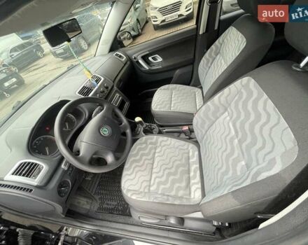 Чорний Шкода Фабія, об'ємом двигуна 1.6 л та пробігом 175 тис. км за 5400 $, фото 5 на Automoto.ua