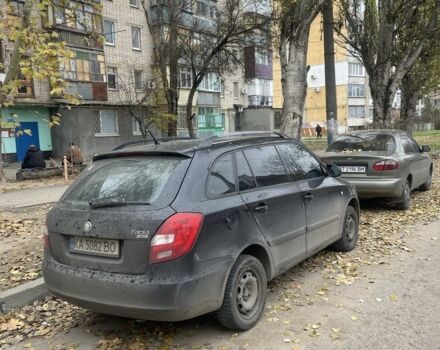 Черный Шкода Фабия, объемом двигателя 1.4 л и пробегом 200 тыс. км за 3600 $, фото 6 на Automoto.ua