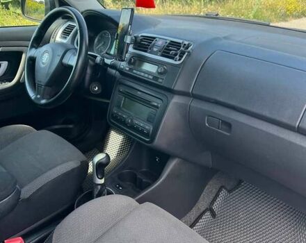 Черный Шкода Фабия, объемом двигателя 1.6 л и пробегом 177 тыс. км за 7300 $, фото 5 на Automoto.ua