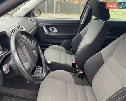 Черный Шкода Фабия, объемом двигателя 1.39 л и пробегом 210 тыс. км за 5800 $, фото 9 на Automoto.ua