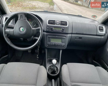 Черный Шкода Фабия, объемом двигателя 1.39 л и пробегом 210 тыс. км за 5800 $, фото 7 на Automoto.ua
