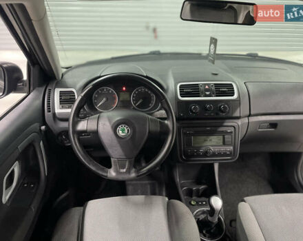 Черный Шкода Фабия, объемом двигателя 1.6 л и пробегом 260 тыс. км за 5950 $, фото 22 на Automoto.ua