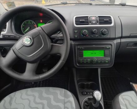 Черный Шкода Фабия, объемом двигателя 1.4 л и пробегом 212 тыс. км за 6300 $, фото 4 на Automoto.ua