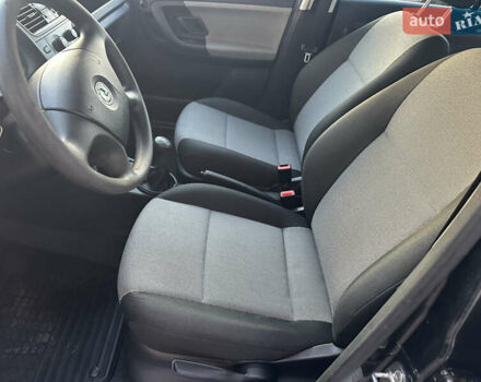 Черный Шкода Фабия, объемом двигателя 1.39 л и пробегом 222 тыс. км за 4750 $, фото 12 на Automoto.ua