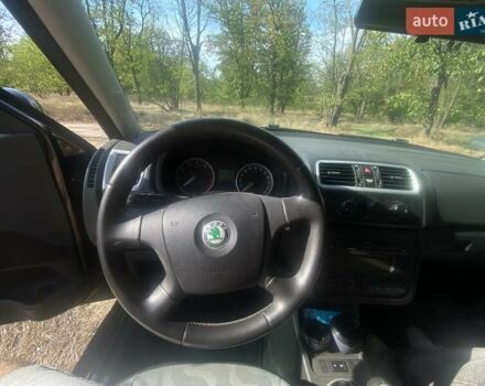 Черный Шкода Фабия, объемом двигателя 1.2 л и пробегом 250 тыс. км за 4400 $, фото 10 на Automoto.ua