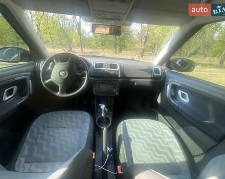 Черный Шкода Фабия, объемом двигателя 1.2 л и пробегом 250 тыс. км за 4400 $, фото 9 на Automoto.ua