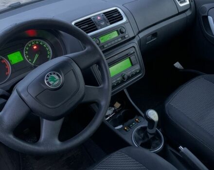 Черный Шкода Фабия, объемом двигателя 1.4 л и пробегом 228 тыс. км за 6999 $, фото 6 на Automoto.ua