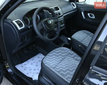 Черный Шкода Фабия, объемом двигателя 1.4 л и пробегом 235 тыс. км за 5800 $, фото 17 на Automoto.ua