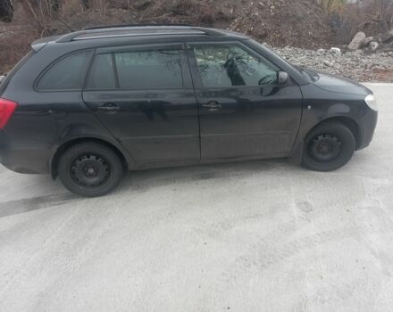 Черный Шкода Фабия, объемом двигателя 1.6 л и пробегом 211 тыс. км за 5500 $, фото 2 на Automoto.ua