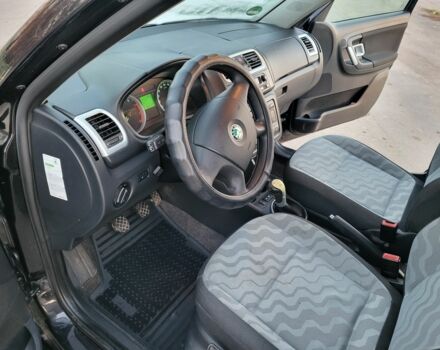 Чорний Шкода Фабія, об'ємом двигуна 1.4 л та пробігом 330 тис. км за 4200 $, фото 6 на Automoto.ua