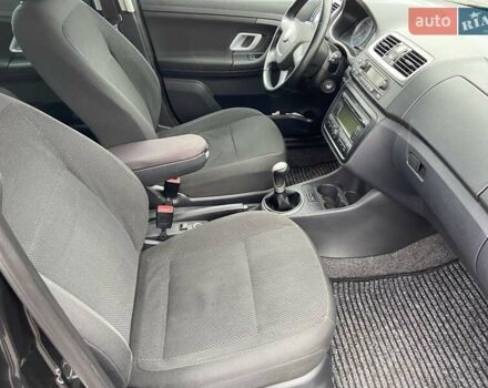 Черный Шкода Фабия, объемом двигателя 1.6 л и пробегом 192 тыс. км за 5800 $, фото 11 на Automoto.ua