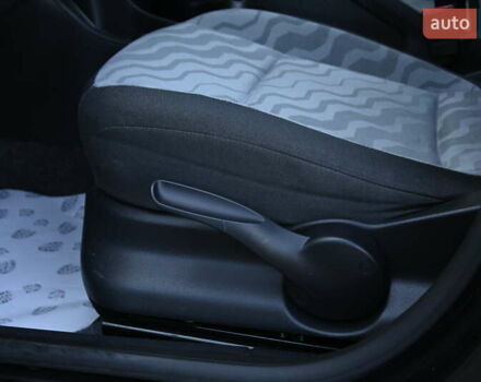 Черный Шкода Фабия, объемом двигателя 1.4 л и пробегом 235 тыс. км за 5800 $, фото 19 на Automoto.ua