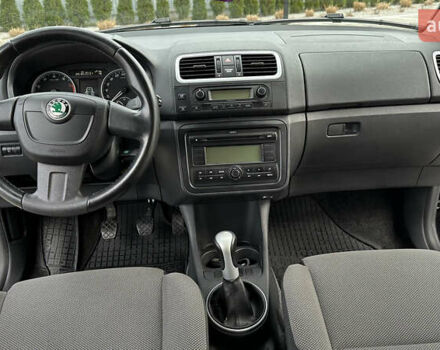 Черный Шкода Фабия, объемом двигателя 1.6 л и пробегом 205 тыс. км за 5800 $, фото 13 на Automoto.ua