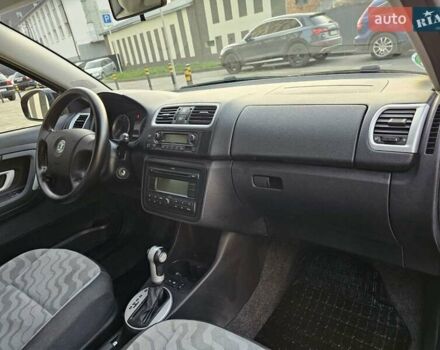 Черный Шкода Фабия, объемом двигателя 1.6 л и пробегом 163 тыс. км за 7700 $, фото 12 на Automoto.ua