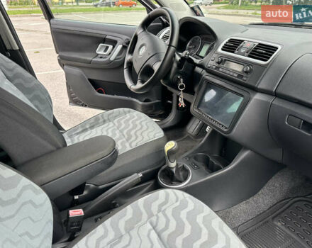 Черный Шкода Фабия, объемом двигателя 1.2 л и пробегом 220 тыс. км за 5390 $, фото 13 на Automoto.ua
