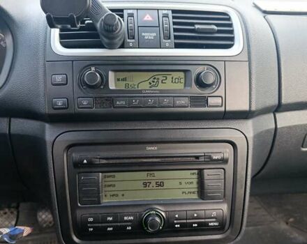 Черный Шкода Фабия, объемом двигателя 1.6 л и пробегом 190 тыс. км за 5800 $, фото 10 на Automoto.ua