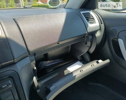 Черный Шкода Фабия, объемом двигателя 1.4 л и пробегом 142 тыс. км за 5450 $, фото 31 на Automoto.ua