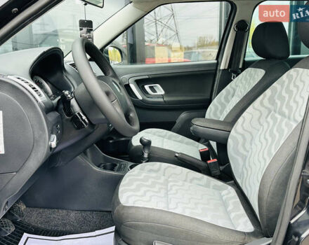 Черный Шкода Фабия, объемом двигателя 1.4 л и пробегом 175 тыс. км за 6300 $, фото 16 на Automoto.ua