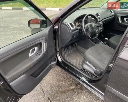 Черный Шкода Фабия, объемом двигателя 1.6 л и пробегом 192 тыс. км за 5800 $, фото 8 на Automoto.ua