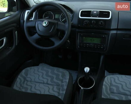 Черный Шкода Фабия, объемом двигателя 1.4 л и пробегом 235 тыс. км за 5800 $, фото 30 на Automoto.ua