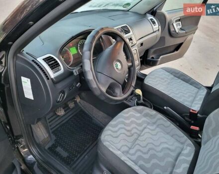 Черный Шкода Фабия, объемом двигателя 1.4 л и пробегом 335 тыс. км за 4200 $, фото 7 на Automoto.ua